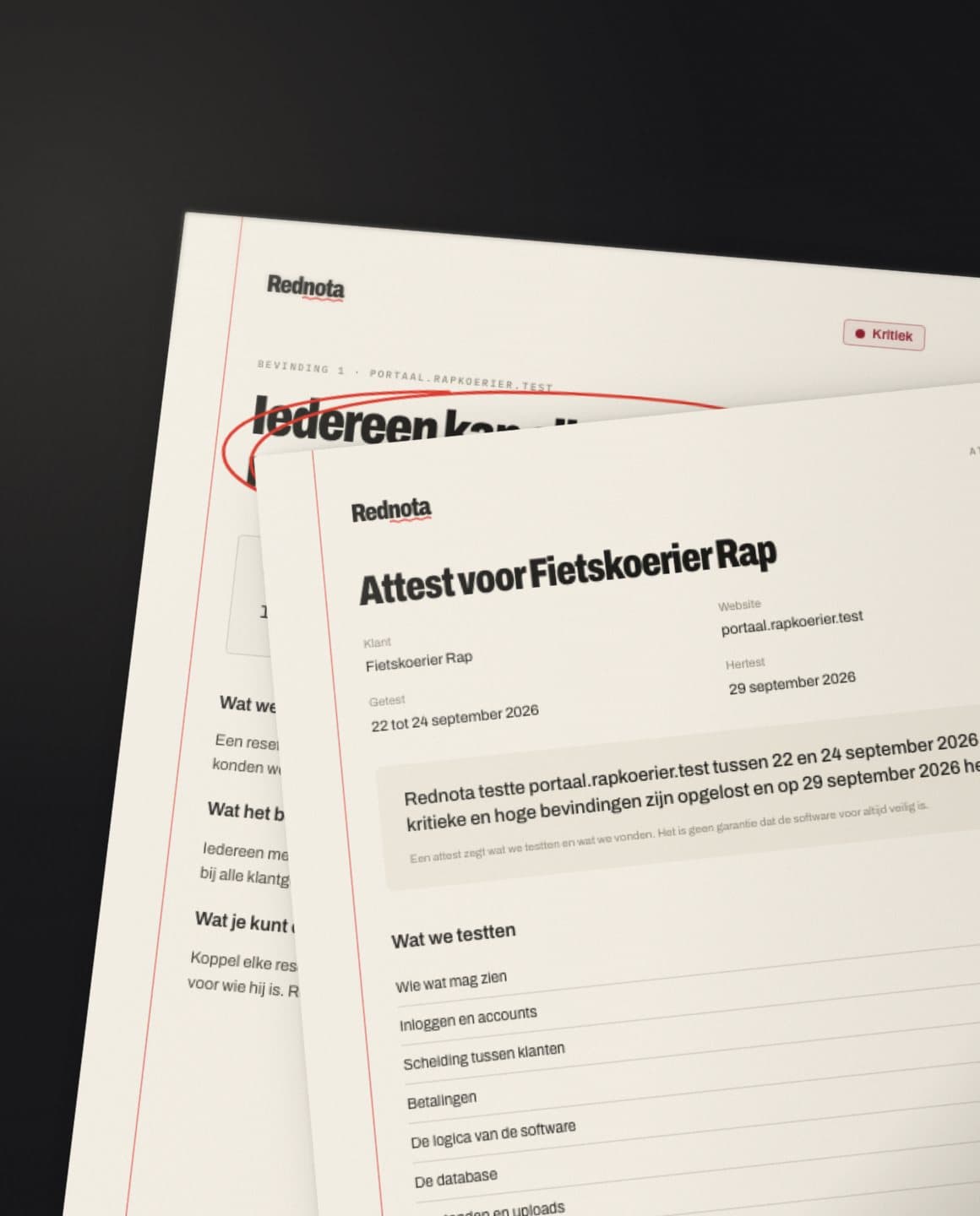 Het rapport met het attest erop, op een donkere tafel.